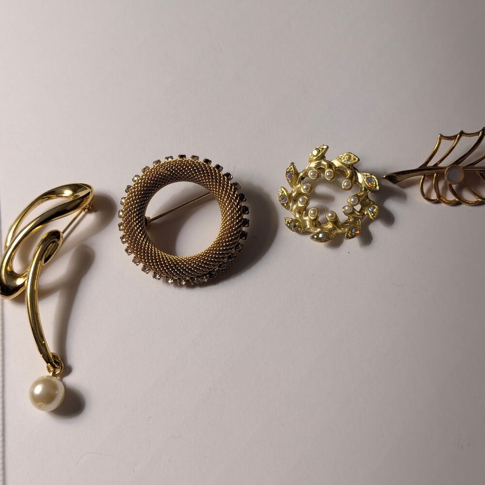 Brooches Lot Vintage Leaf*Pearls and Aurora Borealis Rhinestones* Circle Rhinest